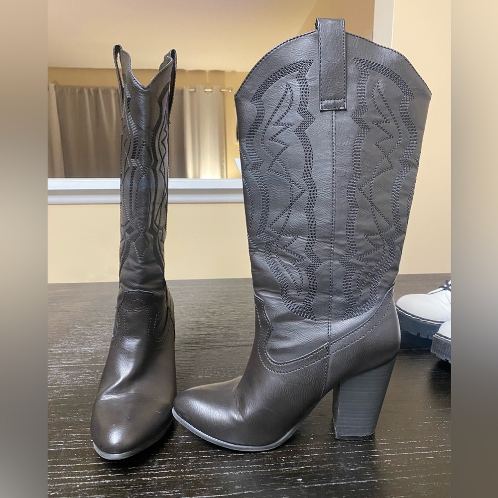 Black Heeled Cowboy Boot - Size 7
